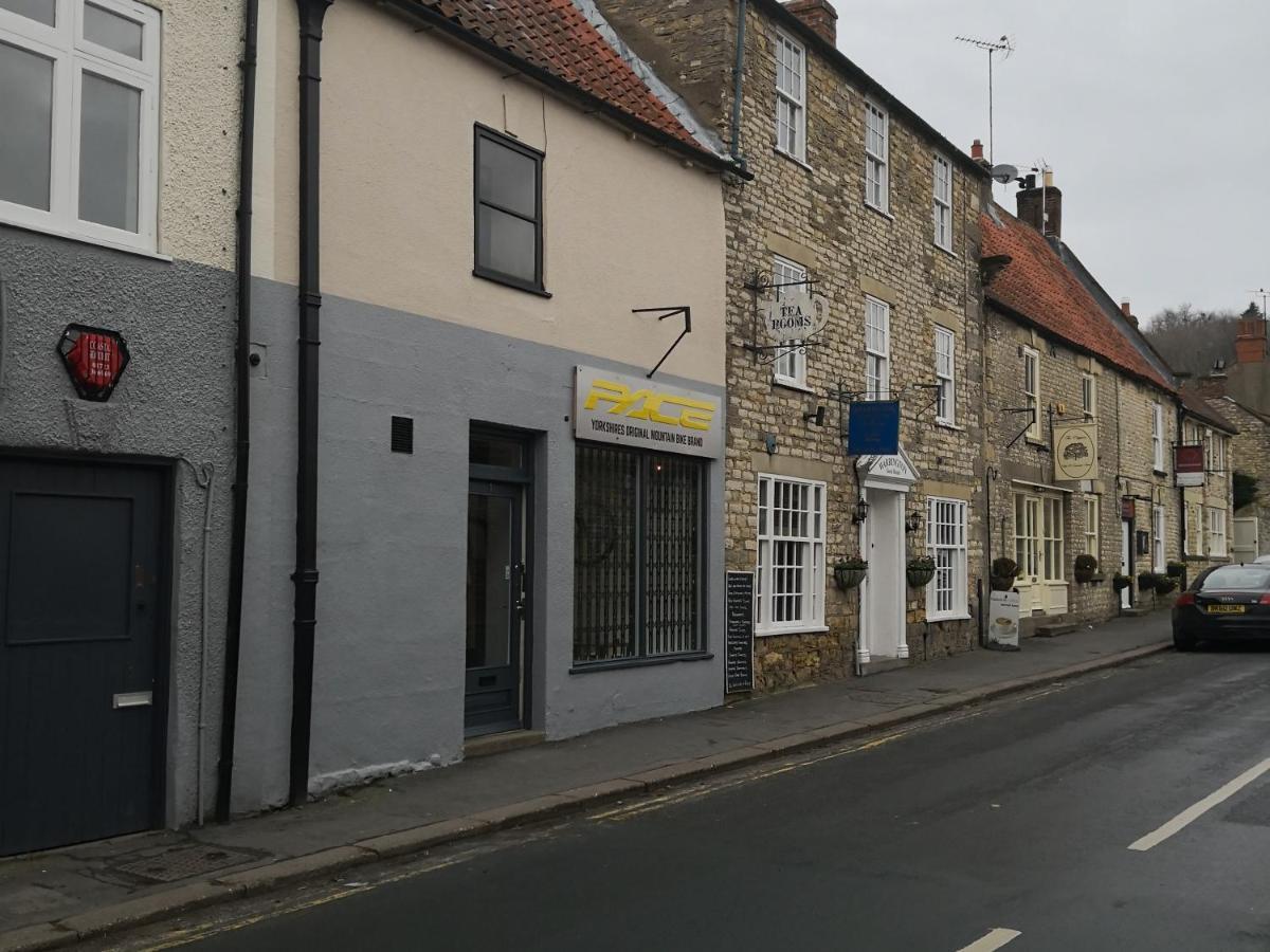 The Buck Hotel Thornton Dale Exterior photo
