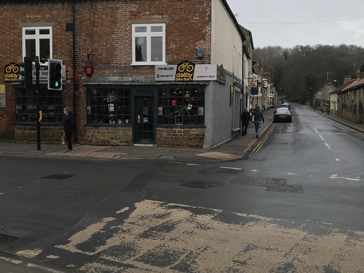 The Buck Hotel Thornton Dale Exterior photo